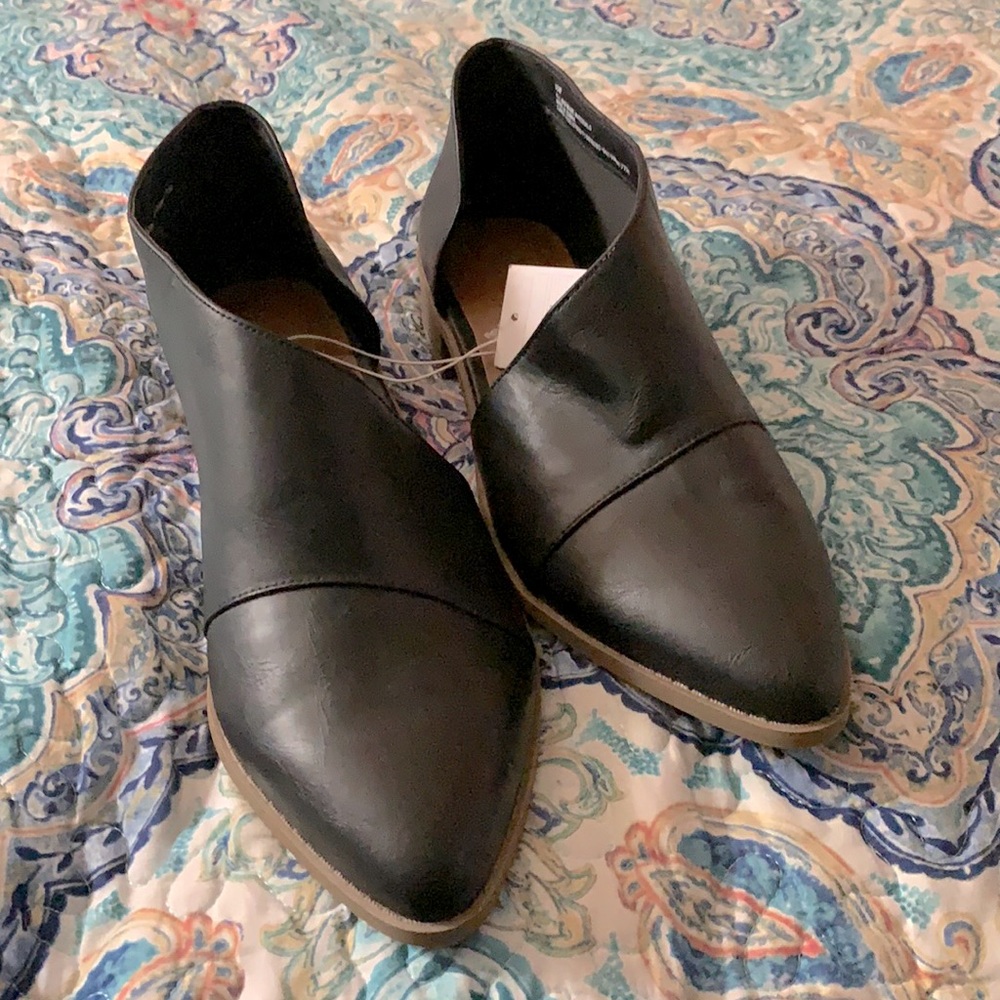 Universal Thread black side cut boot 10w